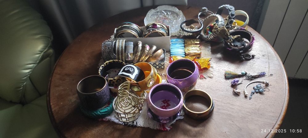 Бижутерия. Подвески, кольца, серьги