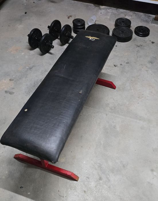 Bancos / barra e pesos de ginásio