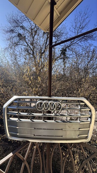 Решітка радіатора Ауді Audi Q5