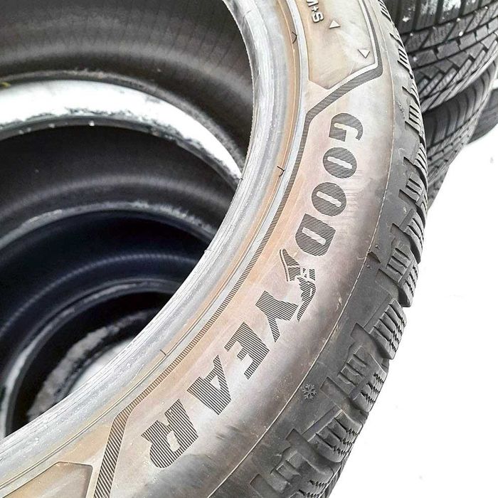 255/45 R19 Goodyear UltraGrip б/у шини 2шт * 2601035