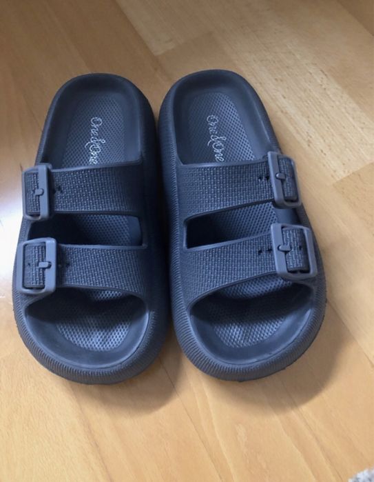 Chinelas cinzentas tamanho 35/36
