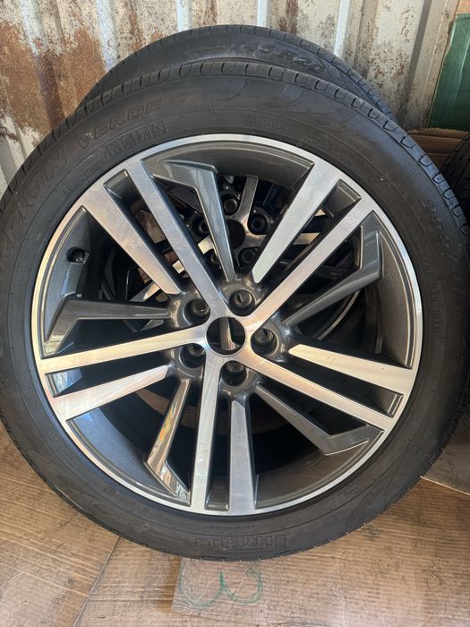 Диски Audi R20 Q3, Q5, A4, A6, A7 з літніми шинами