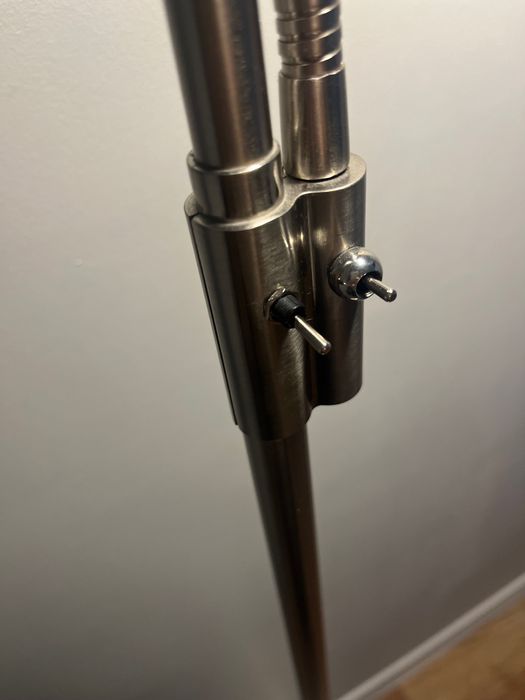Stojąca srebrna lamp