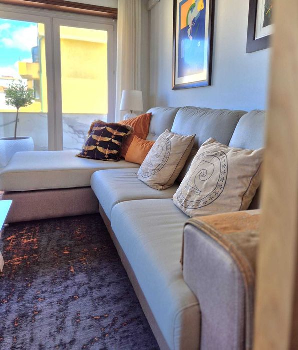 Sofá com chaise longue