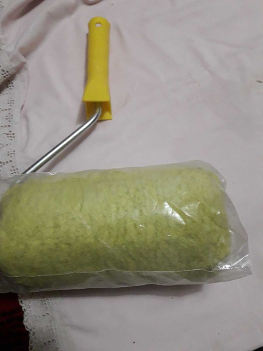 Продам  валик малярный, шлифовальная тёрка, щётка для металла