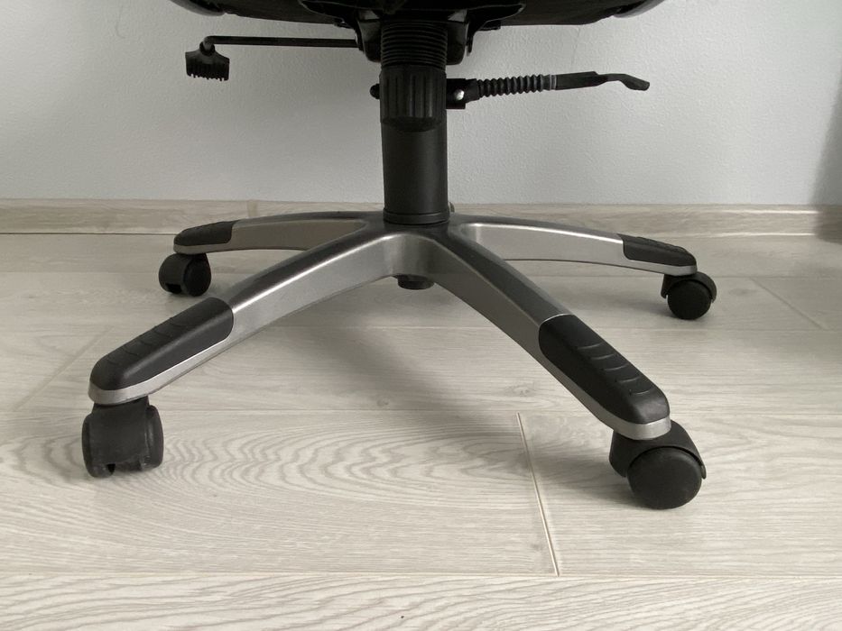 Компʼютерне крісло Новий стиль Razer