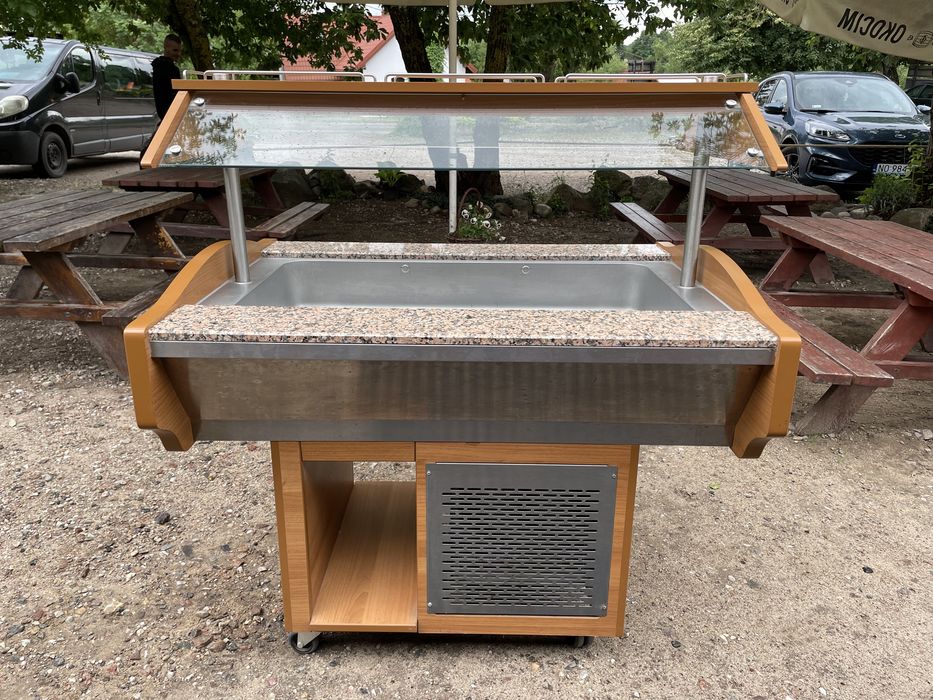 Bar sałatkowy, lada, witryna