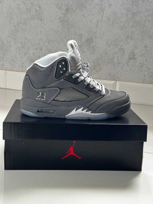 Найтрендовіші кросівки 2026 Air Jordan 5 Retro Premium Wolf Grey джордан