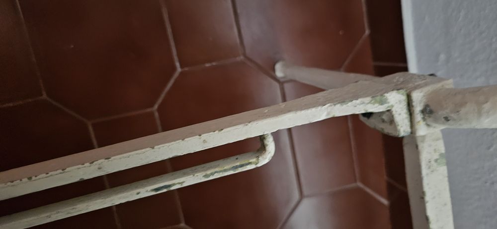 Cama de ferro antiga