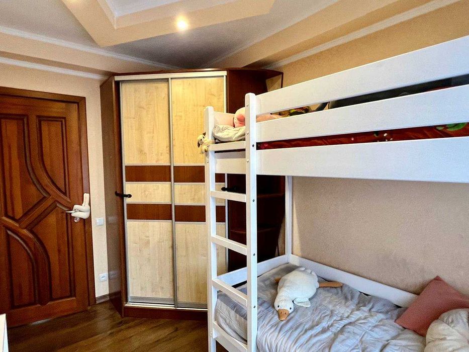 Продам 3-х комнатную квартиру район "80 школы"