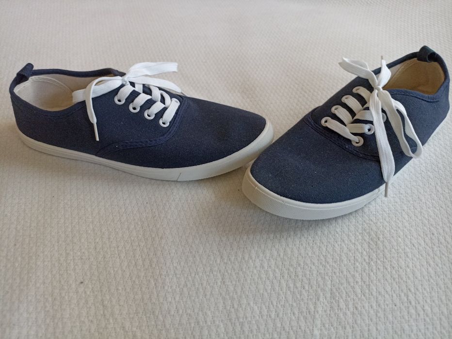 Buty, trampki męskie młodzieżowe r.41.Cena 30zł.do negocjacji