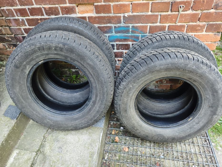 Opony zimowe wzmacniane do busa Goodride 225/75R16C