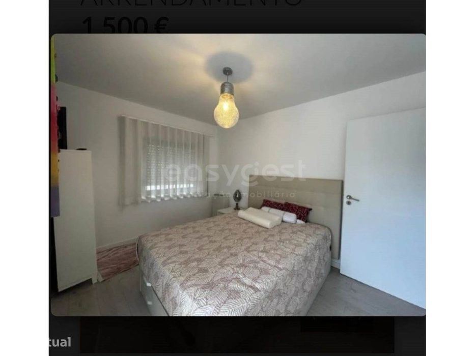 Apartamento T3 com lugar de garagem situado nas Barrocas