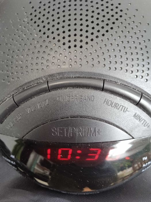 Rádio relógio despertador com pouco uso