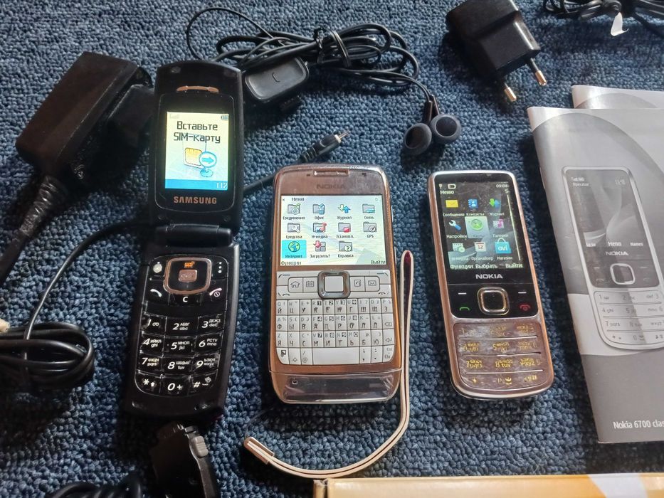 Три телефони разом: Nokia, Samsung