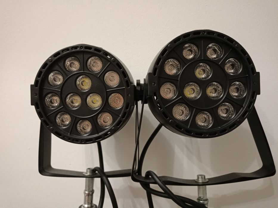 Reflektory LED+piloty i statywy oświetleniowe