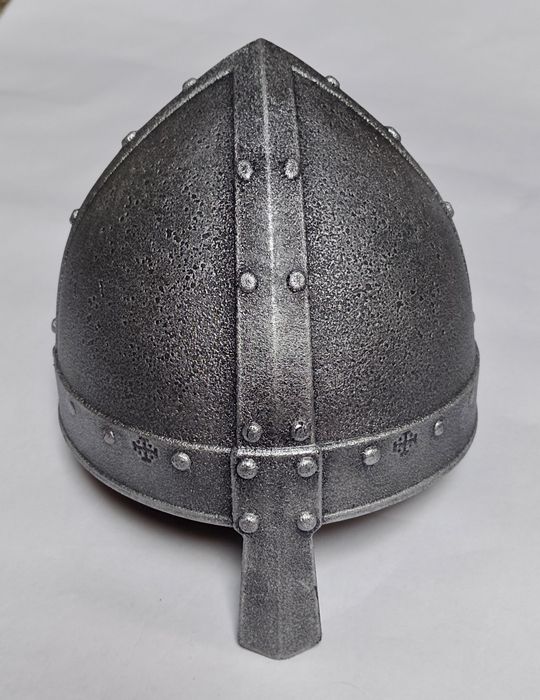 Srebrny hełm nowy