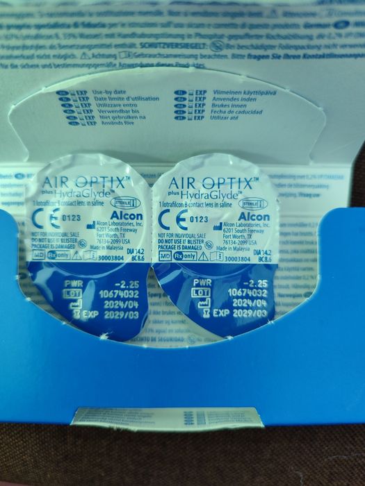 Air Optix plus HydraGlyde 2 шт в комплекті контактні лінзи місячного носіння