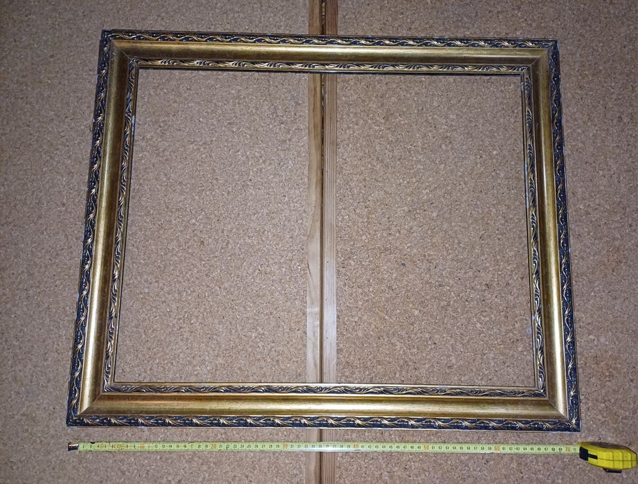 Moldura/ quadro dourado, trabalhado.(60cmx72cm)
