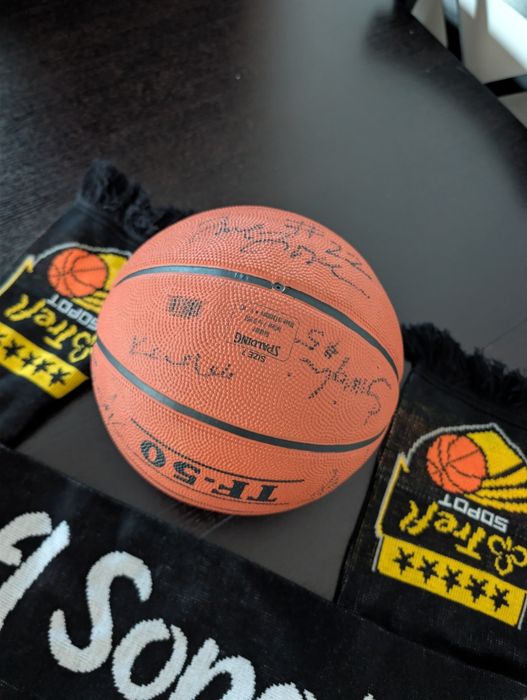 Szalik Piłka z autografami zawodników Trefl Sopot Spalding TF-50 r. 7