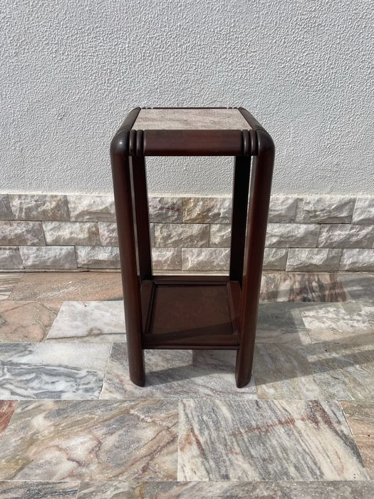 Mesa de apoio com pedra