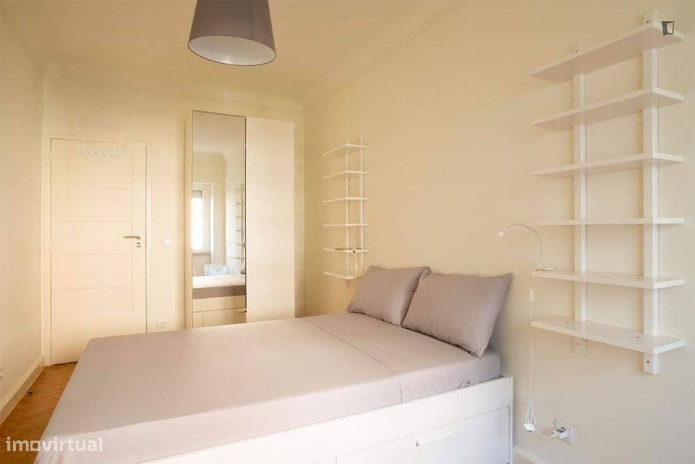 Quarto - localizado em Roma-Areeiro Lisbon