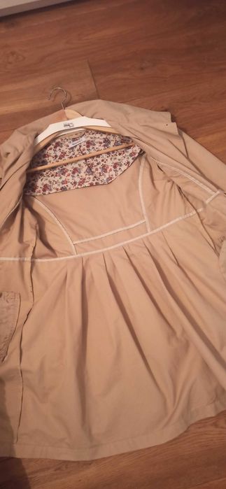 Wiosenny/ jesienny rozkloszowany płaszcz L