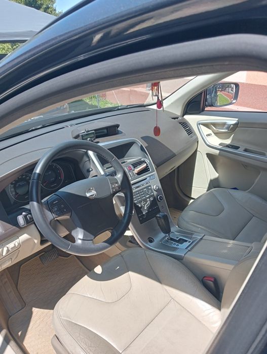 Volvo XC60 2.4 D5 AWD 2009 rok