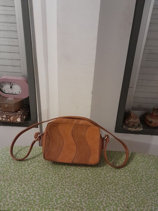 Vendo Mala de Senhora muito bonita como nova