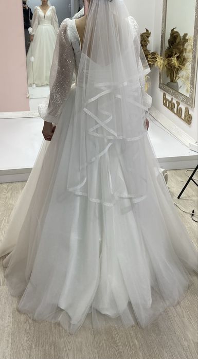 Продам весільну сукню