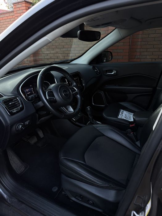 Продам Jeep Compass