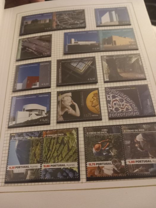 Vendo  selos  portugueses