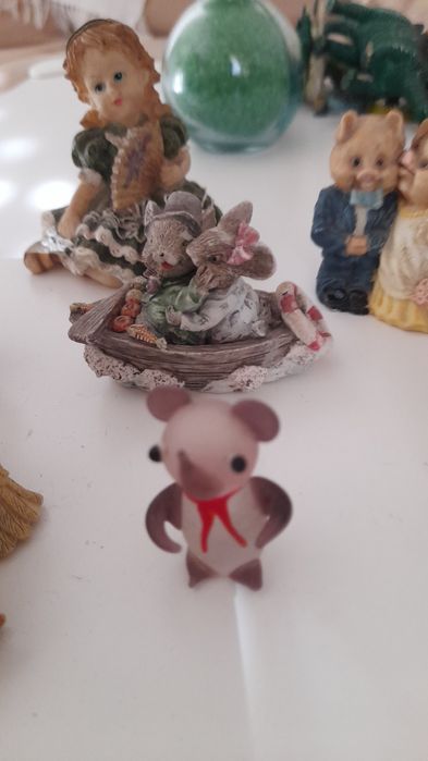 Peças de cerâmica pequenas.