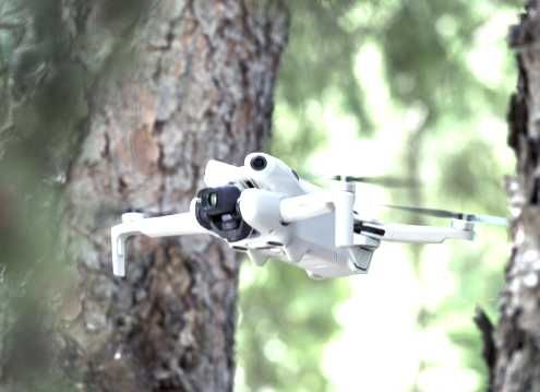 Dron DJI Mini 4 Pro Fly More Combo ( RC2)