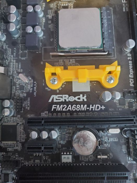 Робоча материнська плата і процесор