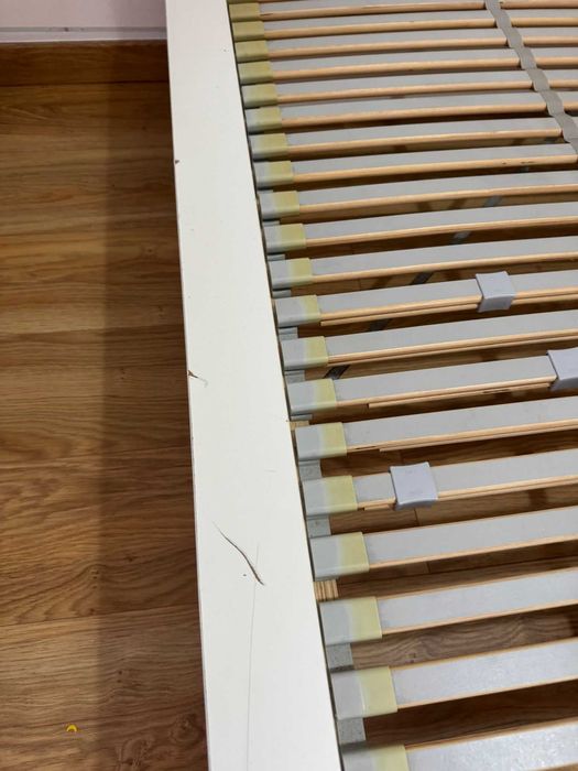 Cama de Casal Grande em Madeira – Branca