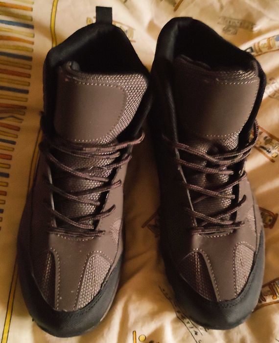 Ténis Bota / Botas de Caminhada Castanhas - Novas (Tam. 41)