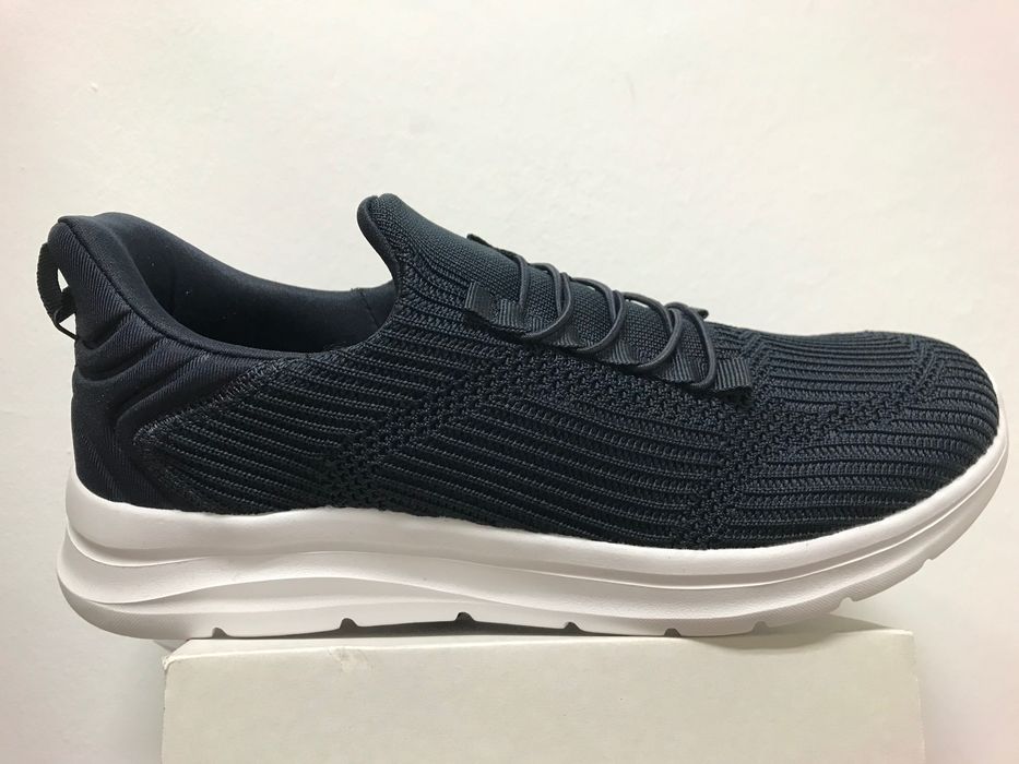 Buty wsuwane Primark - rozmiar 42 – Komfort, amortyzacja, styl!