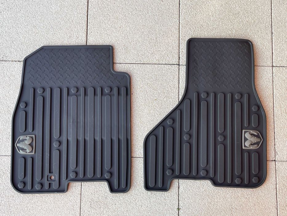 Nowe oryginalne maty gumowe MOPAR do Dodge RAM 1500 2500 3500 Brązowe
