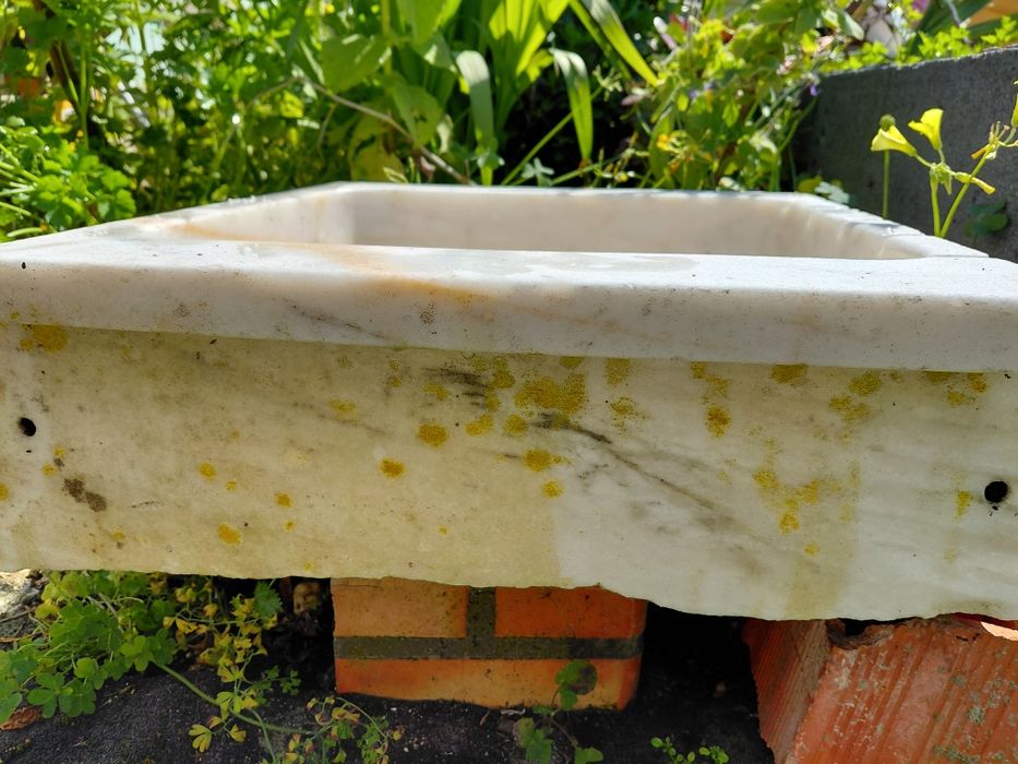 Pia Antiga de Cozinha em Mármore