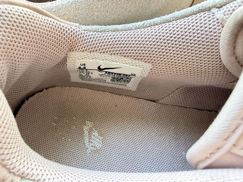 Продам жіночі кросівки nike air