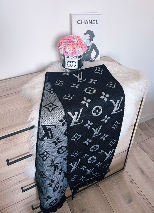 Szalik LV piekny porzadny