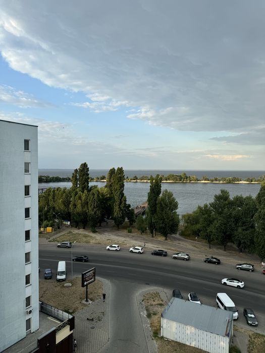 Стильна і сучасна квартира на березі Дніпра!