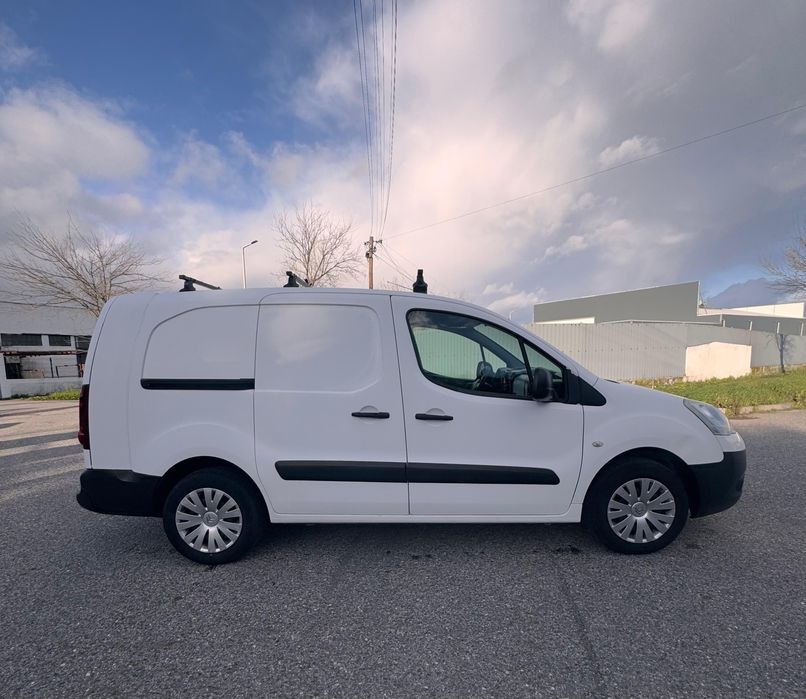 Citroen berlingo 3 lugares longa, barras de tejadilho e bola de reboqu