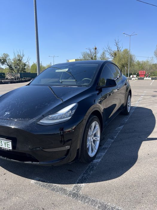 Tesla model Y 2021