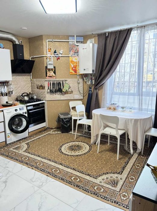 Продам простору квартира у мальовничому Маріїнському!