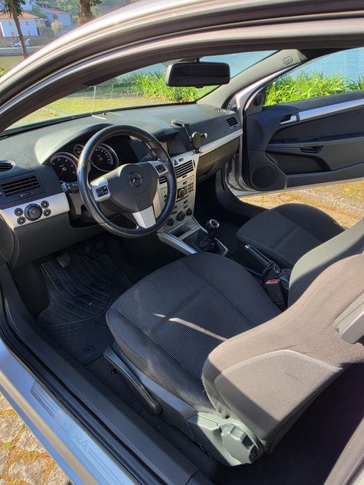 Opel Astra GTC — fotografia 6