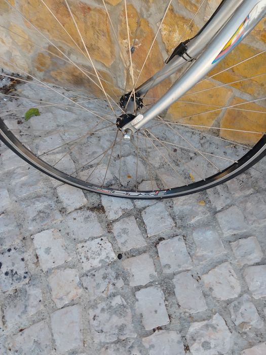 Bicleta de estrada BH