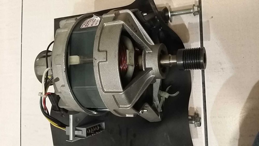 Brandt BFV 1207 - Silnik do pralki Selni U2.45.02.V.20