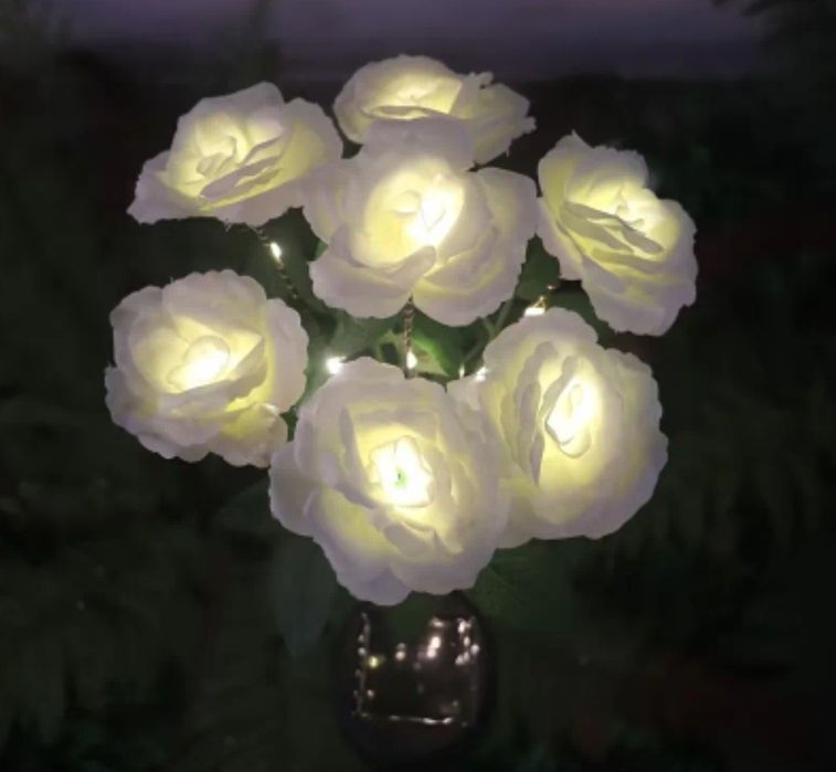 Kwiat róży kwiatsksolarna wodoporna długo świeci w nocy